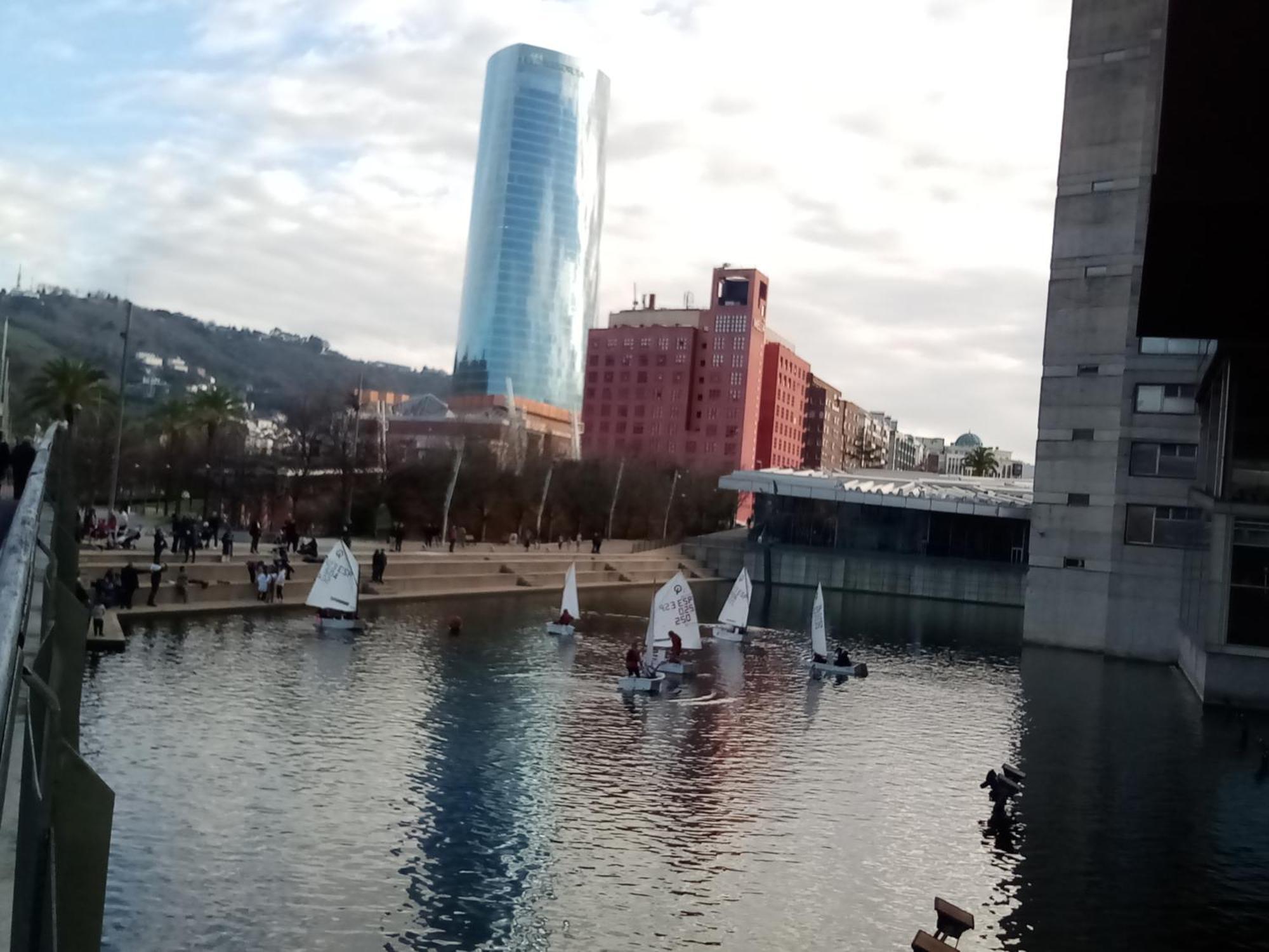 Coqueto Apartamento Frente Al Guggenheim بلباو المظهر الخارجي الصورة